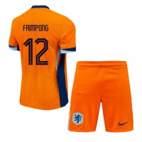 Camisa de Futebol Holanda Jeremie Frimpong #12 Equipamento Principal Infantil Europeu 2024 Manga Curta (+ Calças curtas)